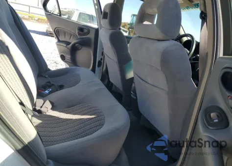 2004 Pontiac Grand Am Gt z USA, uszkodzony, nr VIN 1G2NW52EX4C106121